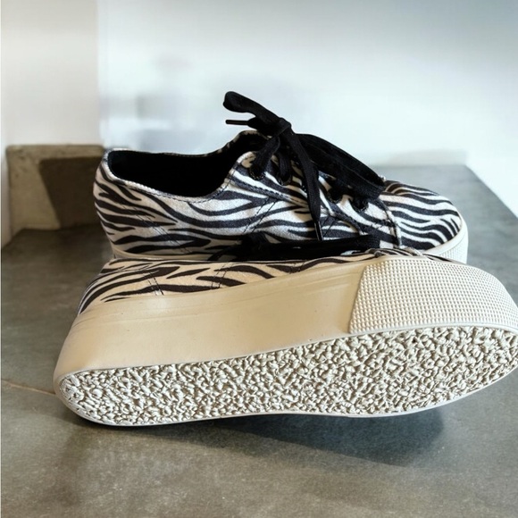 Superga Women’s 2790 Fanvelvetw Zebra Sneaker. - Picture 8 of 9